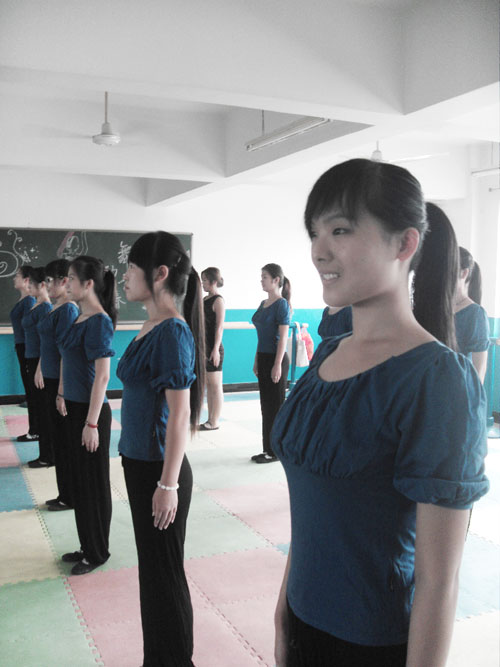 航空外事服务系09空乘班形体课感言