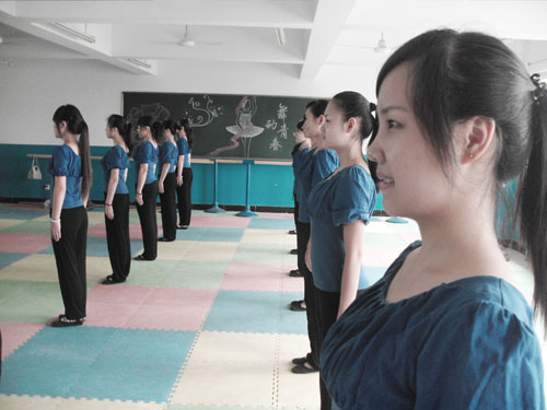 航空外事服务系09空乘班形体课感言