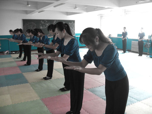 航空外事服务系09空乘班形体课感言