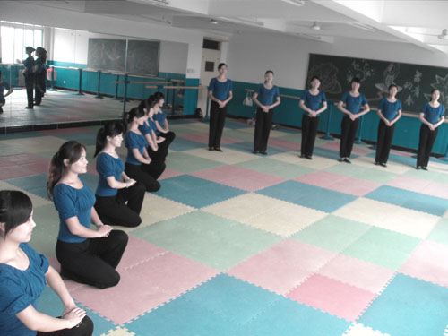 航空外事服务系09空乘班形体课感言